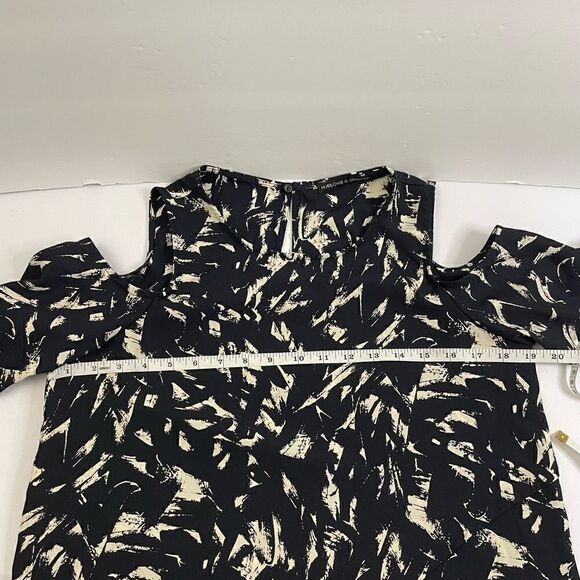 Harlow and Graham|Cold shoulder| Top - Picture 3 of 10